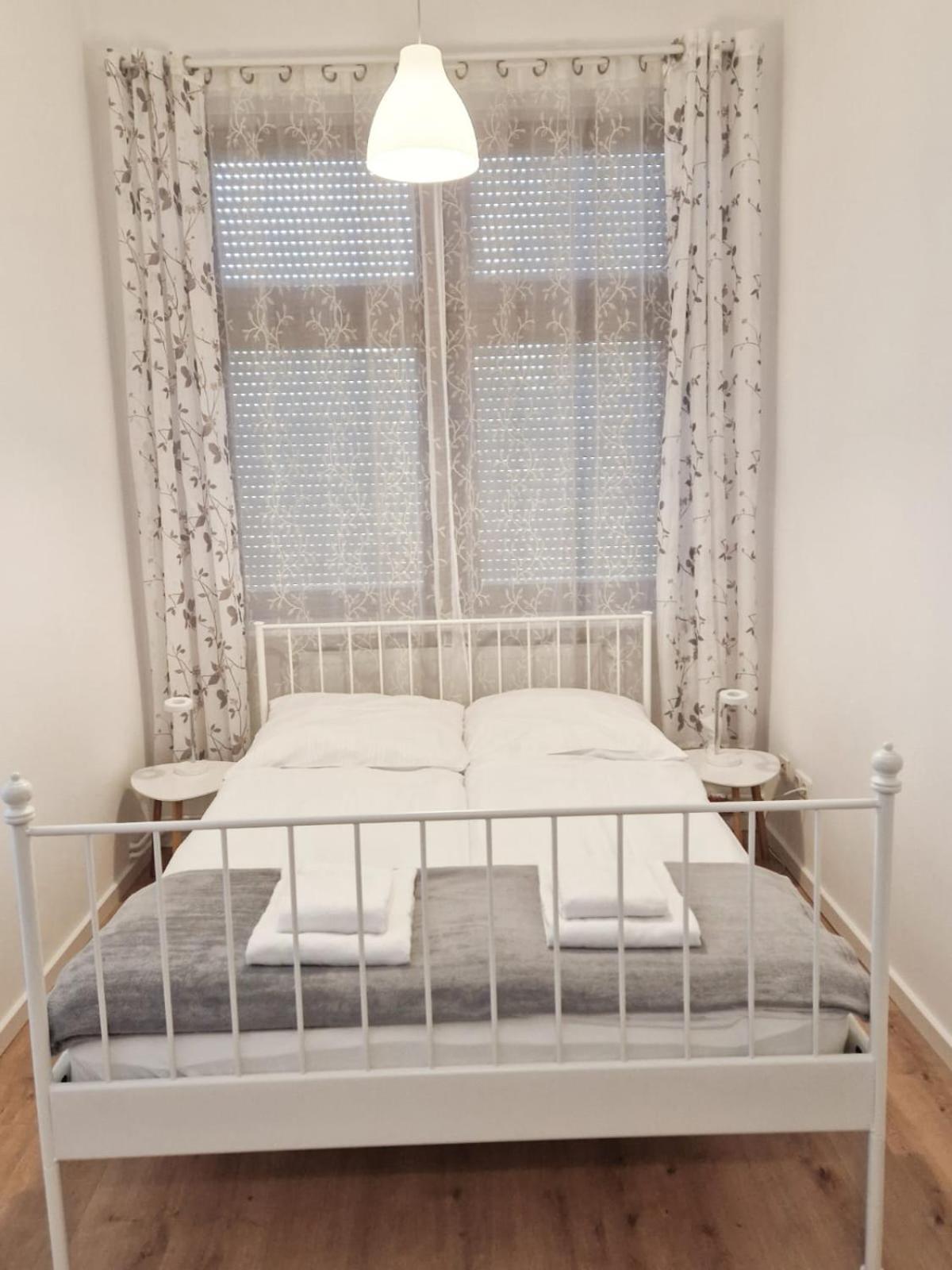 Family Studio Apartment For 4 Берлин Экстерьер фото