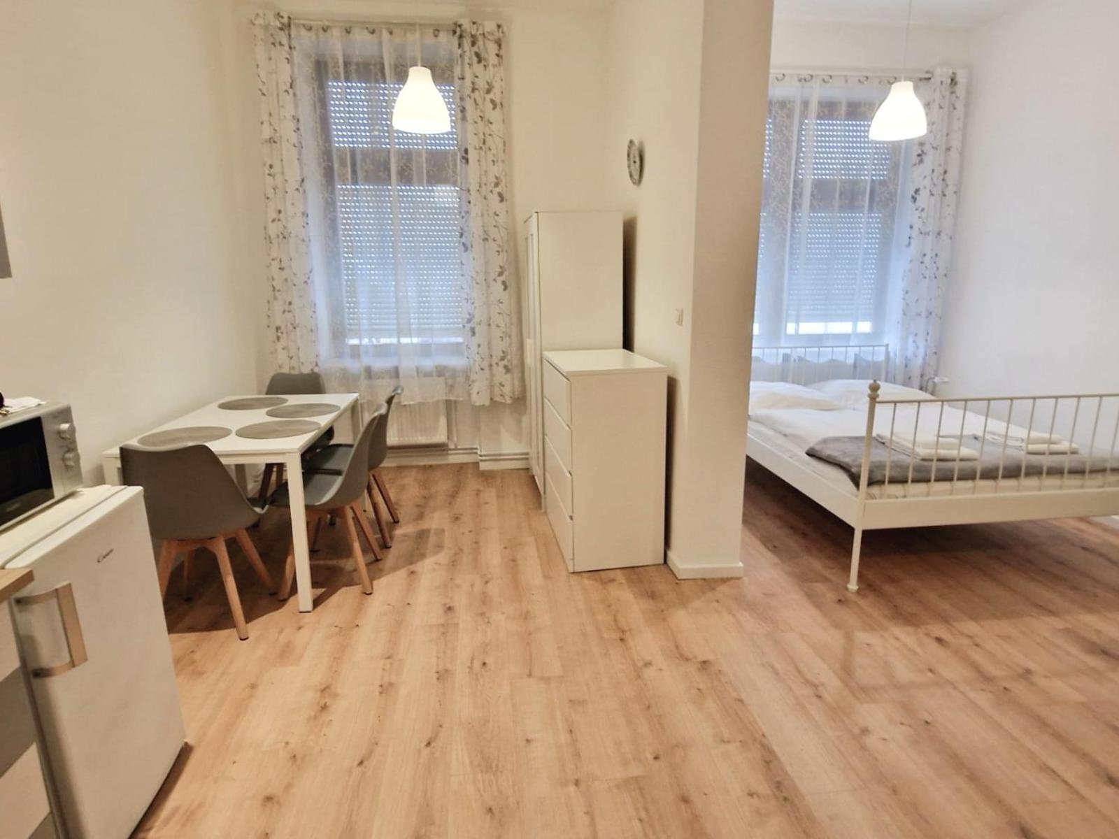 Family Studio Apartment For 4 Берлин Экстерьер фото