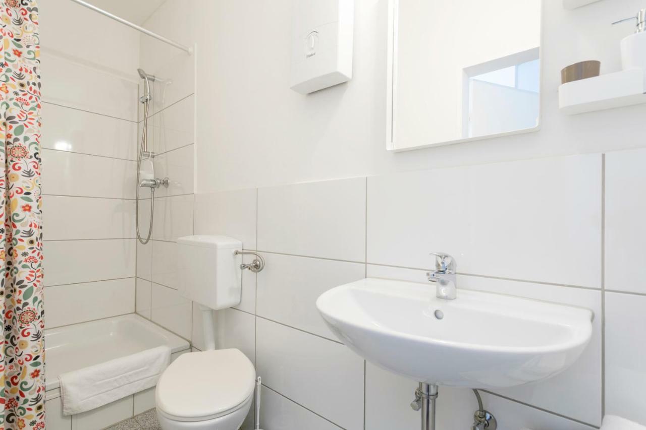 Family Studio Apartment For 4 Берлин Экстерьер фото